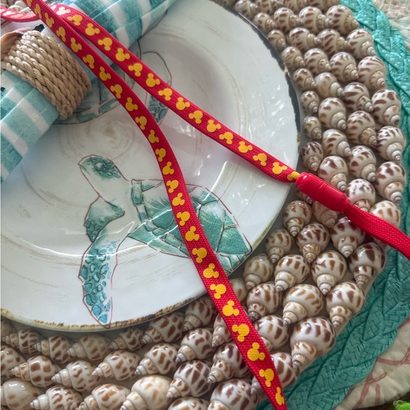 Limited edition Disney purse from Disney Shanghai. - Picture 2 of 4